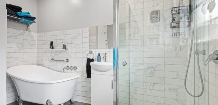 24 Hitchcock Street, Breakwater, Vic 3219