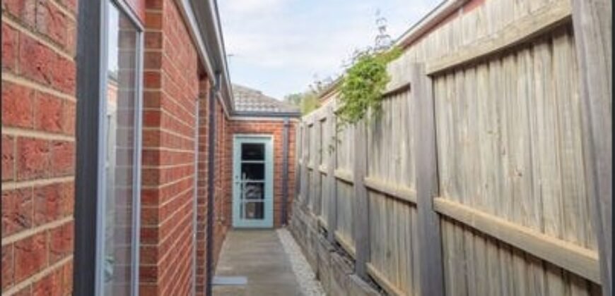 96 Rossack drive, Waurn Ponds, Vic 3216  <br> Price ($850,000 – $900,000)