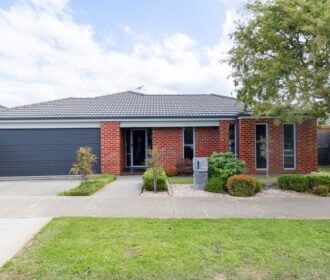 96 Rossack drive, Waurn Ponds, Vic 3216  || Price ($850,000 – $900,000)