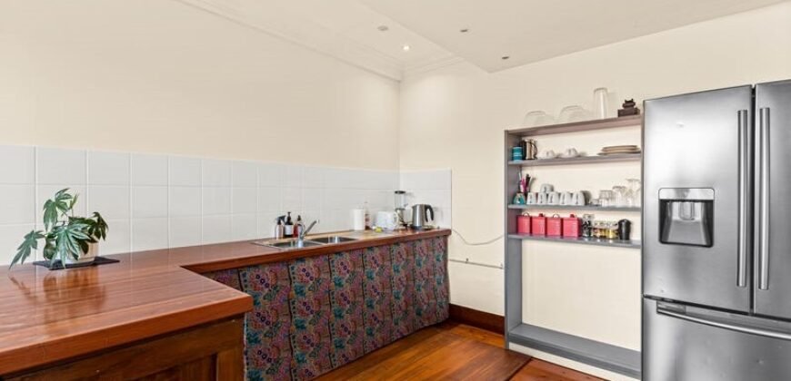 510 La Trobe Boulevard, Newtown, VIC 3220  <br> Price ($3,100,000  – $3,200,000)