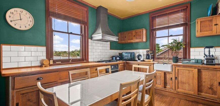 510 La Trobe Boulevard, Newtown, VIC 3220  <br> Price ($3,100,000  – $3,200,000)