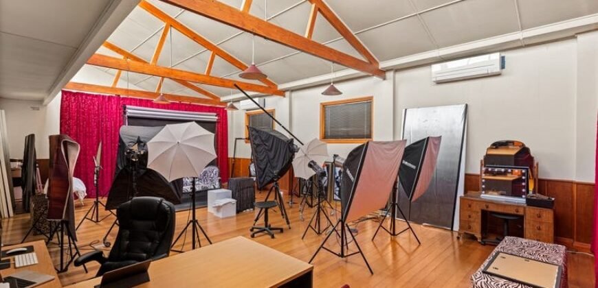 510 La Trobe Boulevard, Newtown, VIC 3220  <br> Price ($3,100,000  – $3,200,000)