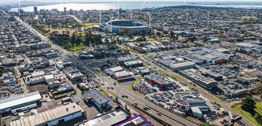 510 La Trobe Boulevard, Newtown, VIC 3220  <br> Price ($3,100,000  – $3,200,000)