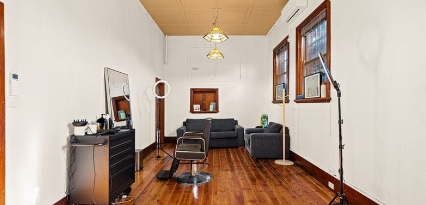 510 La Trobe Boulevard, Newtown, VIC 3220  <br> Price ($3,100,000  – $3,200,000)